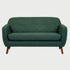 Sofá San Blas GAIA de 2 cuerpos tapizado en tela verde con patas de madera nogal inclinadas y silueta Mid-Century.