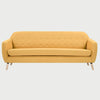 Vista frontal del sofá San Blas GAIA de tres cuerpos en tela amarilla, con respaldo capitoneado de dos filas de botones, asiento corrido y patas de madera en acabado encino claro.