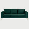 Vista frontal del sofá Yoco de tres cuerpos en terciopelo verde, resaltando la intensidad del color y la estructura de tres plazas con diseño contemporáneo.