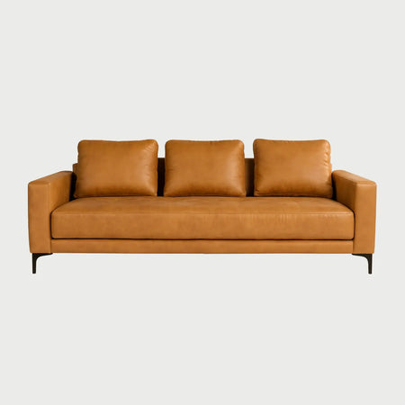 Frente del sofá cama Arriaga tapizado en color café, ideal para ambientes cálidos y acogedores.