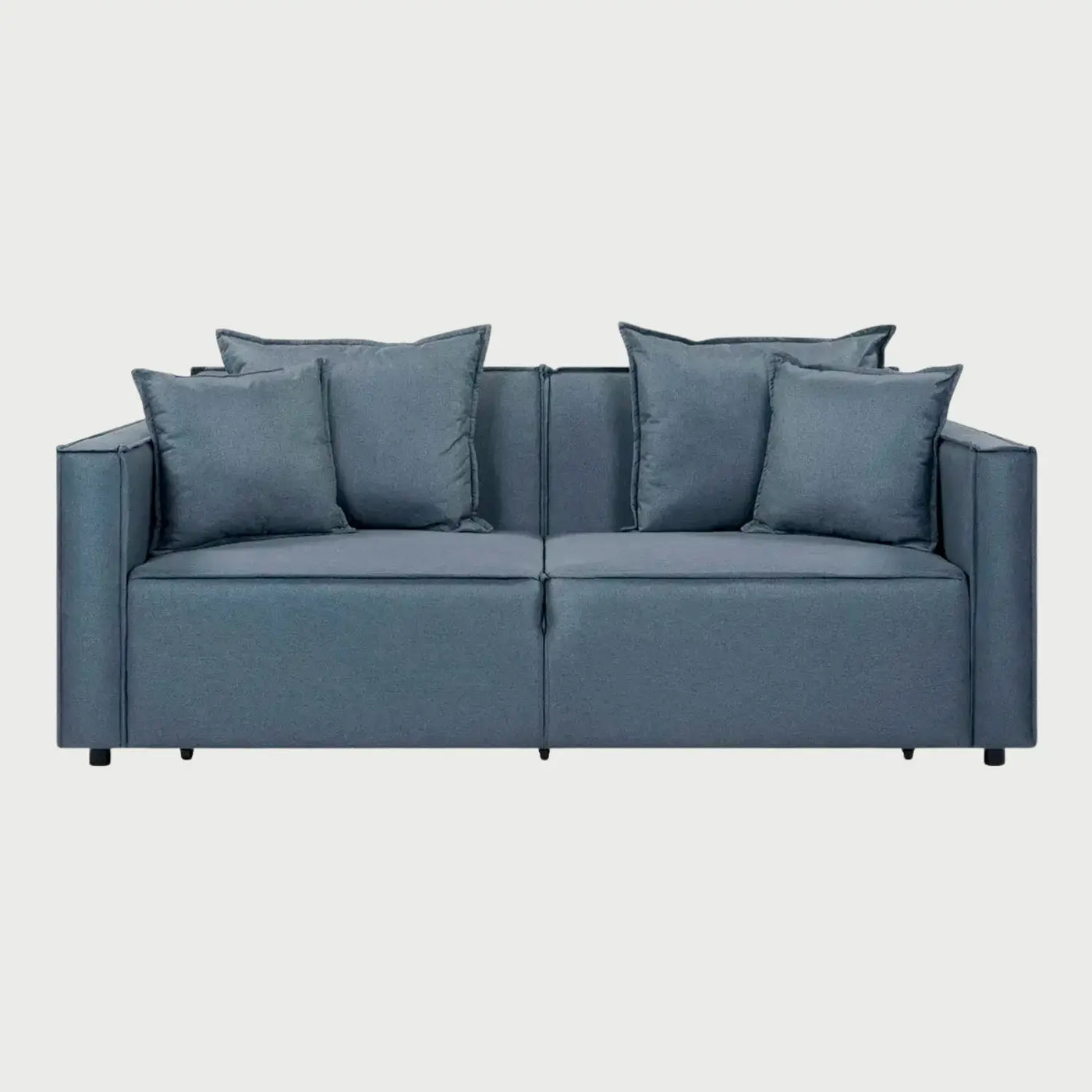 Vista frontal del sofá cama Teuhtli en color azul, resaltando su silueta moderna y acogedora con cojines decorativos de la misma tela y patas discretas.