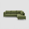 Sofá esquinero Marina GAIA con banca derecha de 3 cuerpos tapizado en tela color verde olivo
