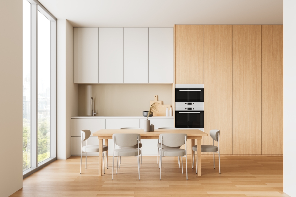 Sala de estilo nórdico con luz natural y muebles de madera clara