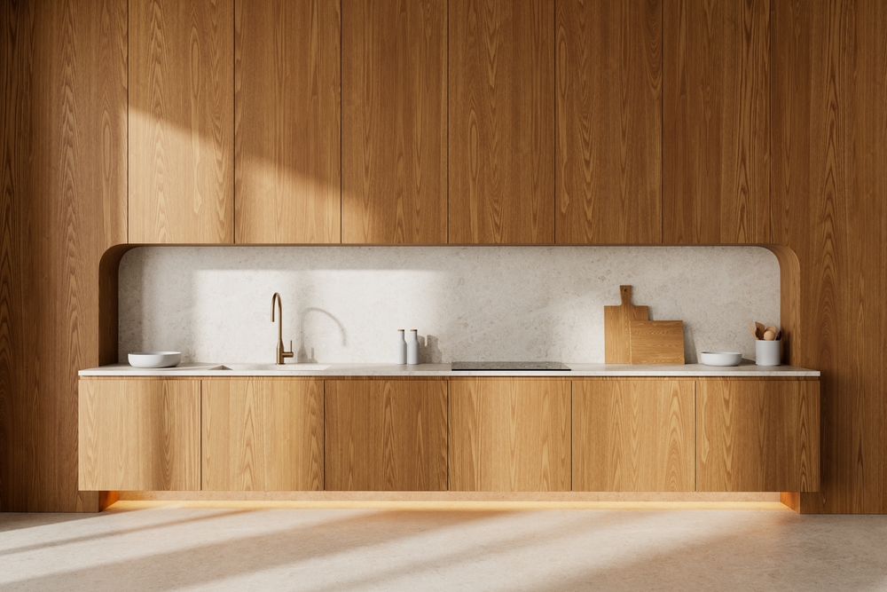 Sala nórdica con textiles claros, madera y un toque de color